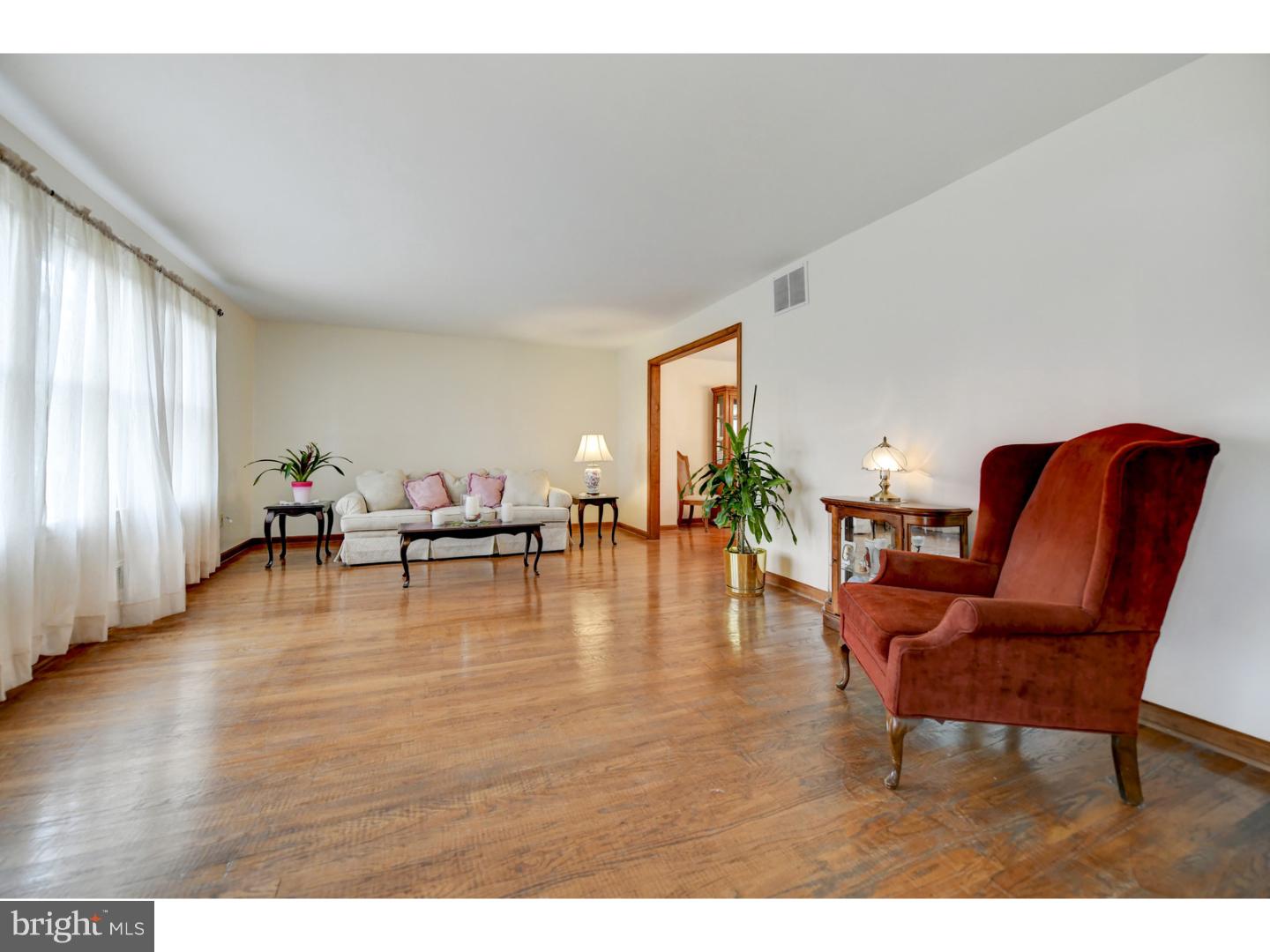 100 Woodbridge Road Evesham, NJ 08053 - Photo 4 of 24 Living Room