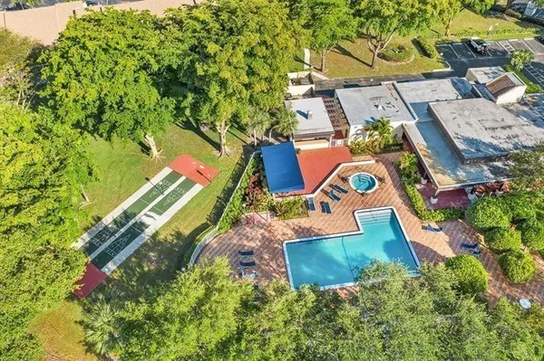 $2,000 | 2051 Southwest 15th Street, Unit 211, Deerfield Beach, FL 33442