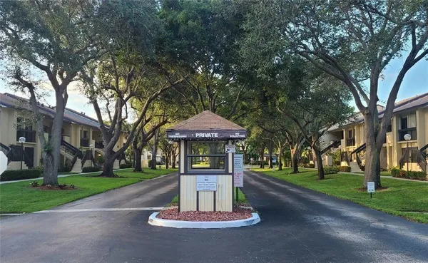 $2,000 | 2051 Southwest 15th Street, Unit 211, Deerfield Beach, FL 33442