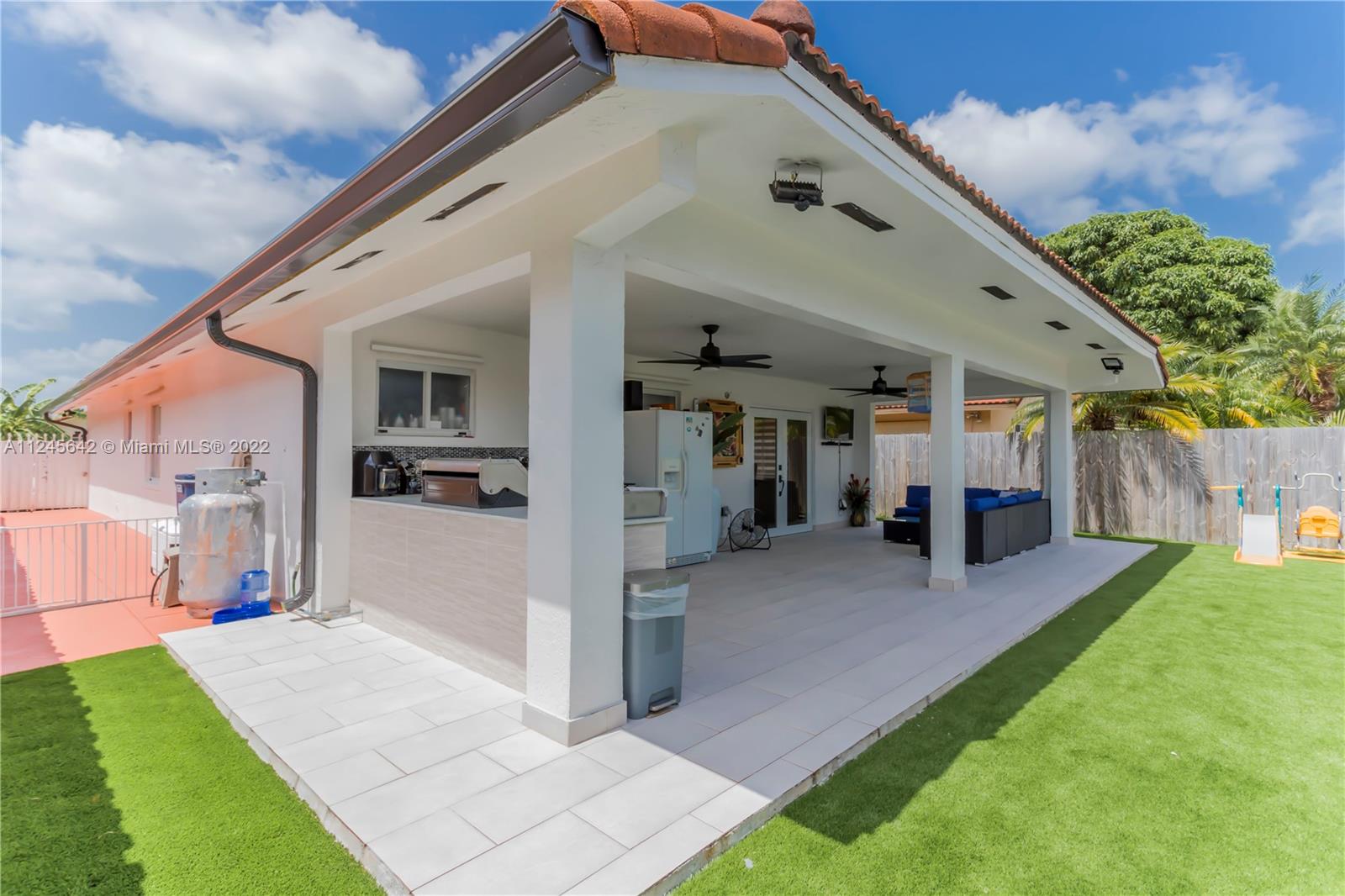 3423 West 75th Place Hialeah, FL 33018 - Photo 16 of 26