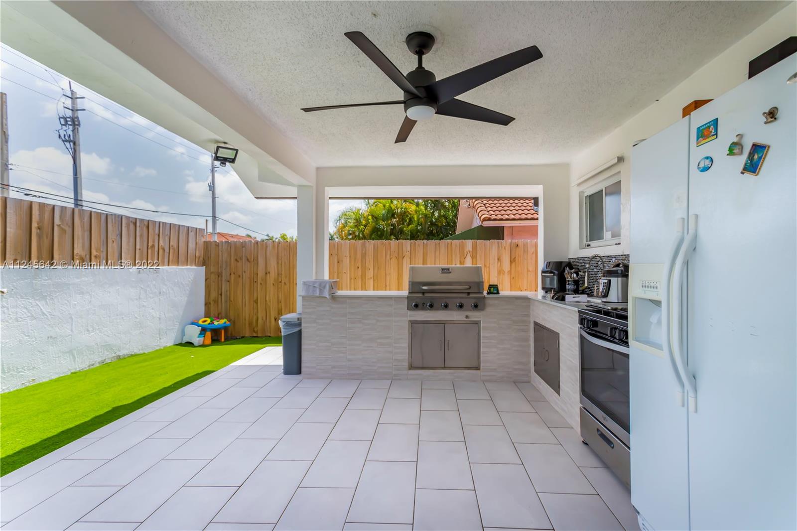 3423 West 75th Place Hialeah, FL 33018 - Photo 17 of 26