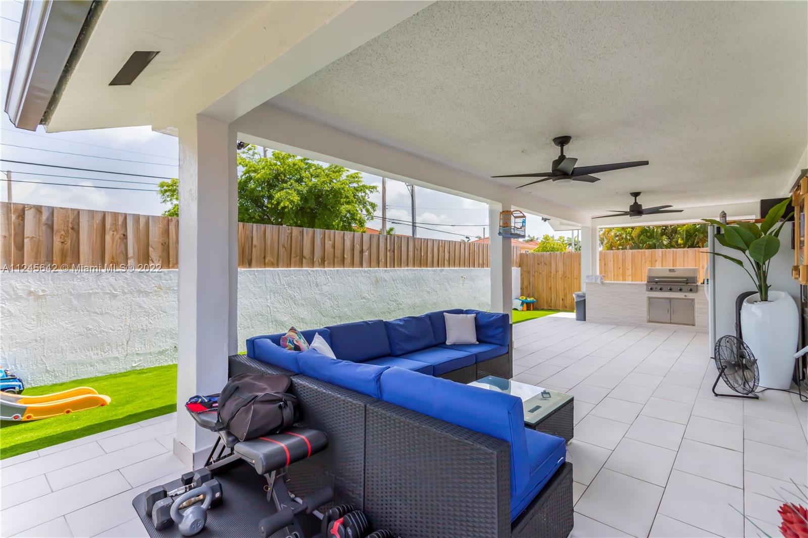 3423 West 75th Place Hialeah, FL 33018 - Photo 19 of 26