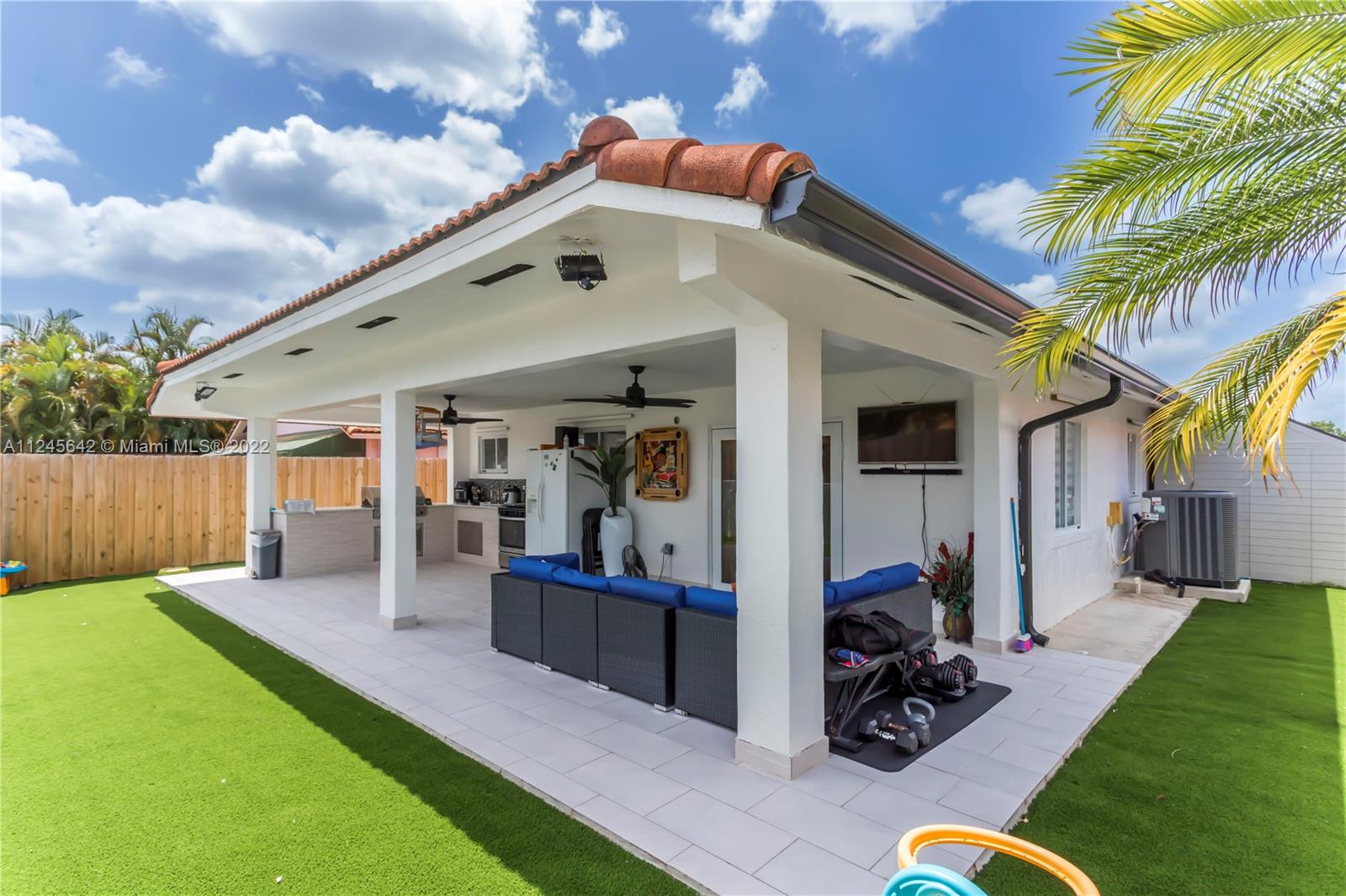 3423 West 75th Place Hialeah, FL 33018 - Photo 20 of 26