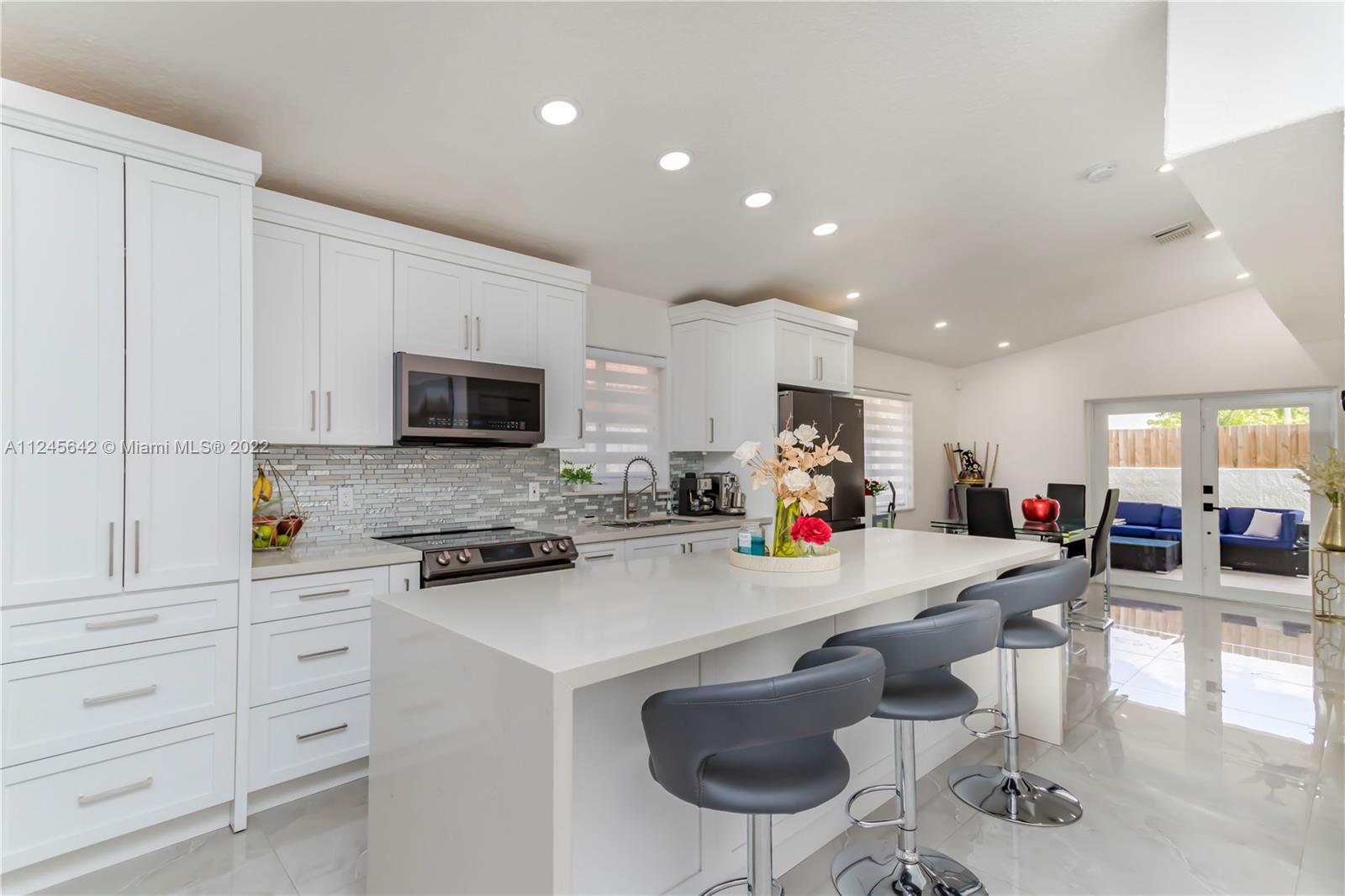 3423 West 75th Place Hialeah, FL 33018 - Photo 6 of 26