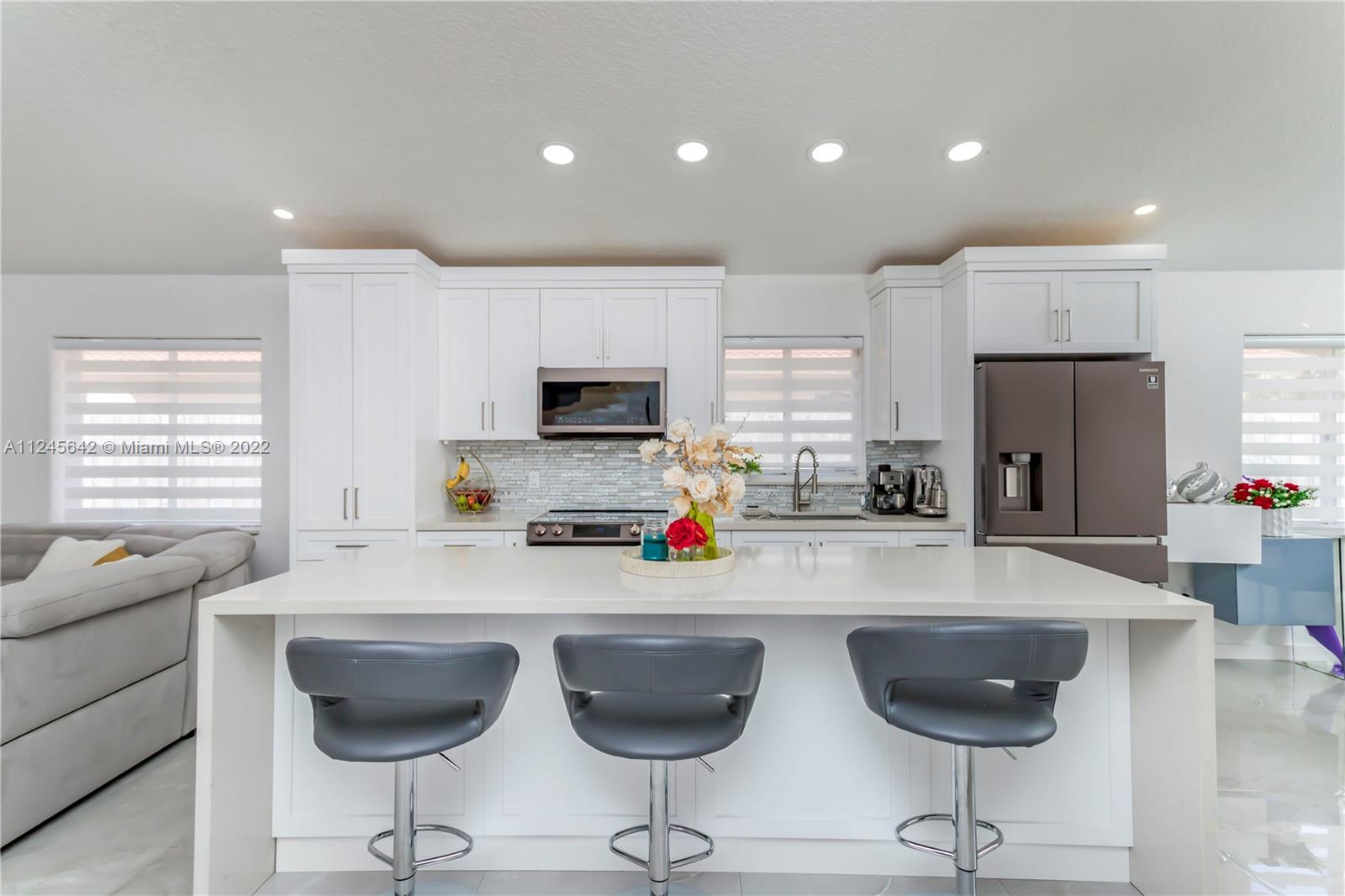 3423 West 75th Place Hialeah, FL 33018 - Photo 7 of 26