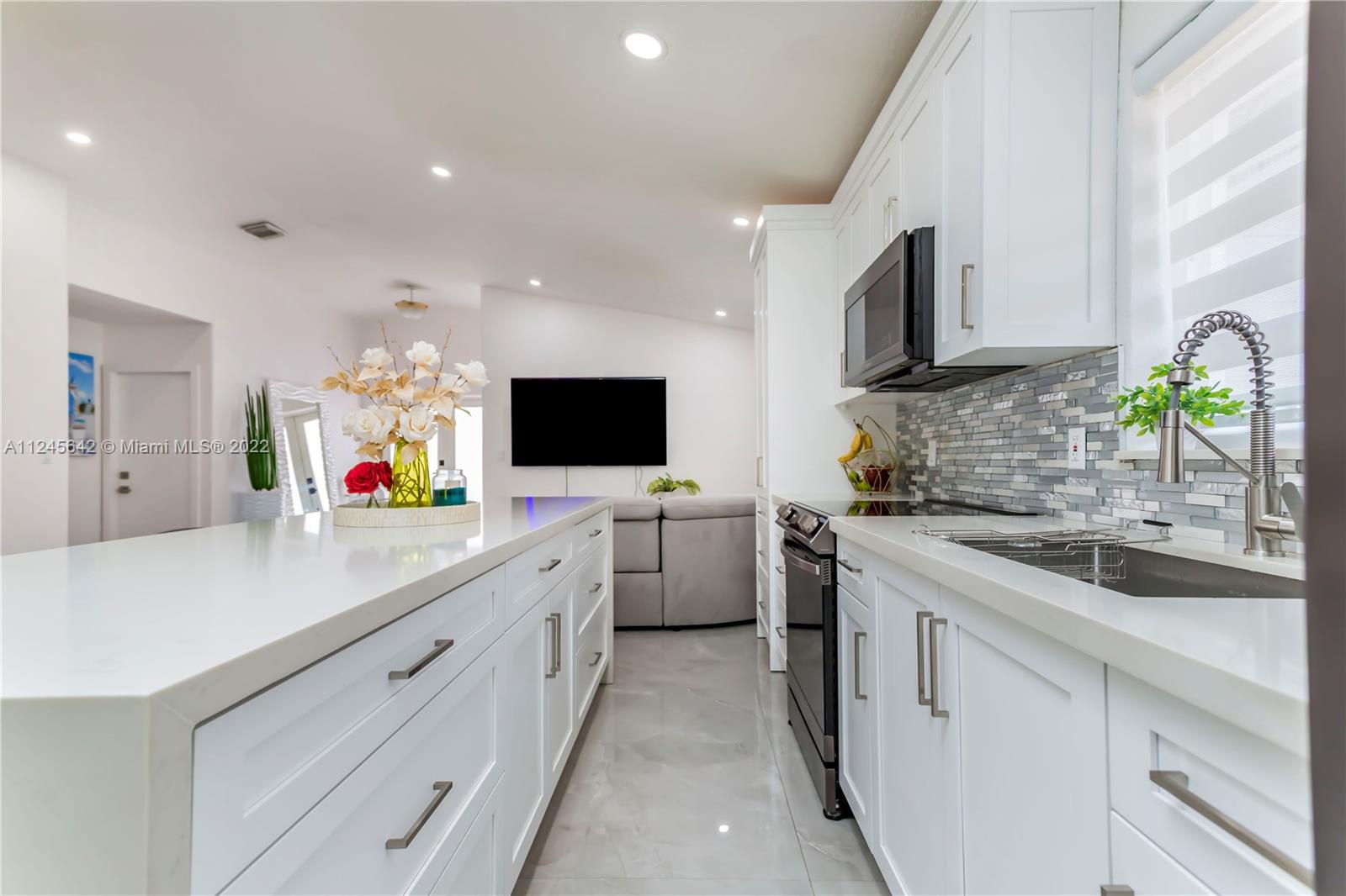 3423 West 75th Place Hialeah, FL 33018 - Photo 8 of 26