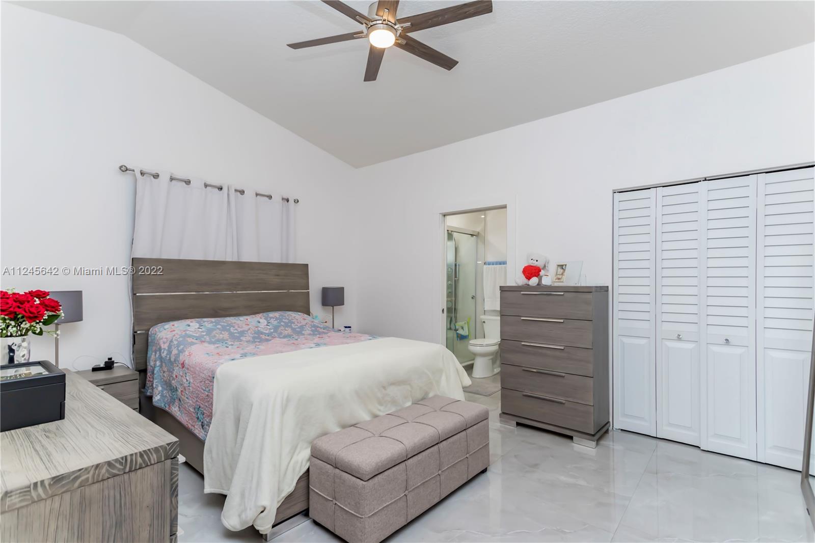 3423 West 75th Place Hialeah, FL 33018 - Photo 9 of 26