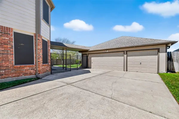 $560,000 | 4303 Noble Oak Trail, Houston, TX 77059