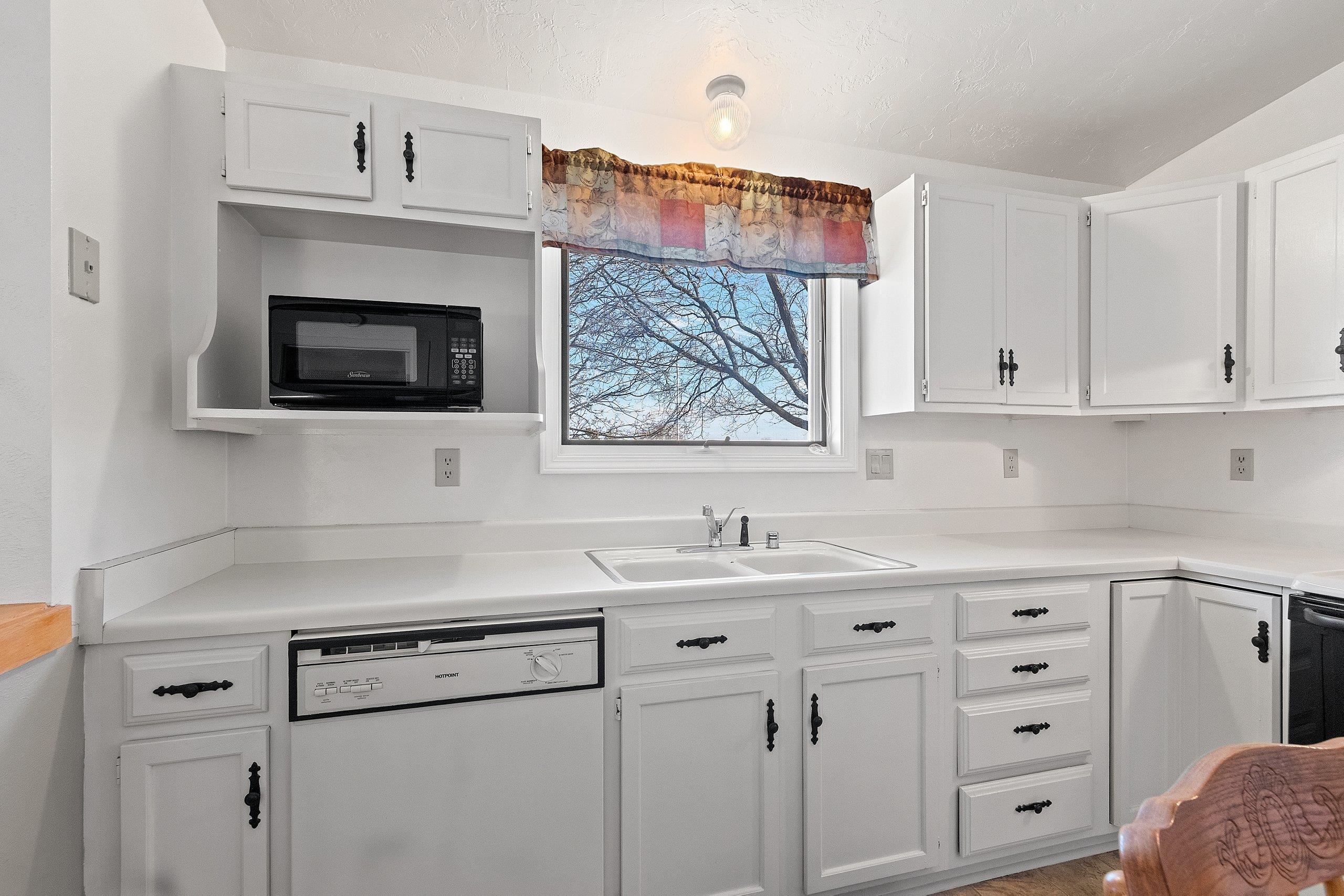 2409 Cedar Ridge, Unit C Green Bay, WI 54313 - Photo 9 of 27