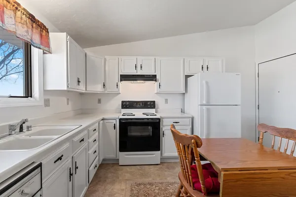 $150,000 | 2409 Cedar Ridge, Unit C, Green Bay, WI 54313