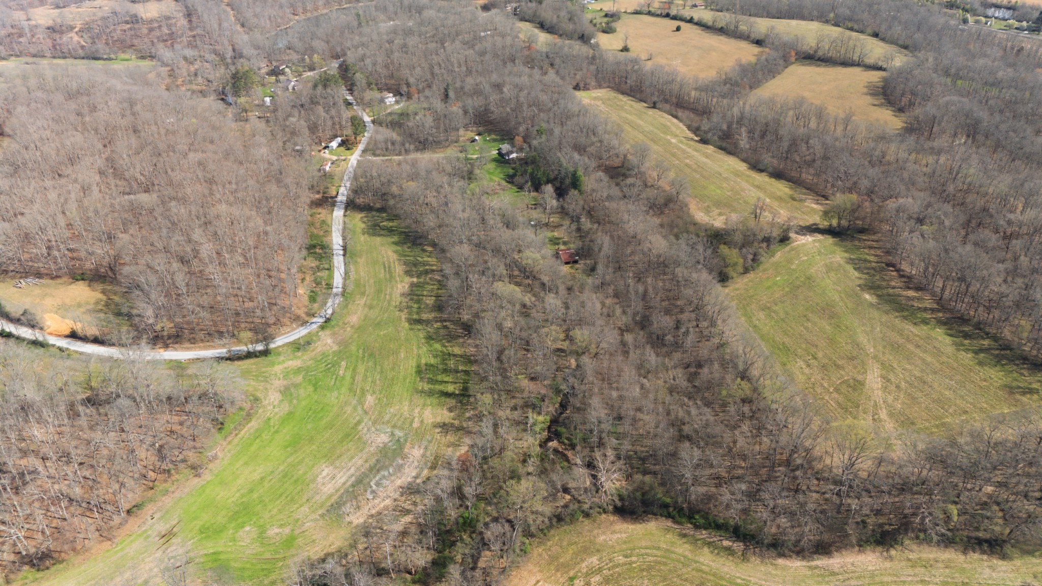 71 Buie Road Summertown, TN 38483 - Photo 6 of 6 a view of bathtub in a bathroom