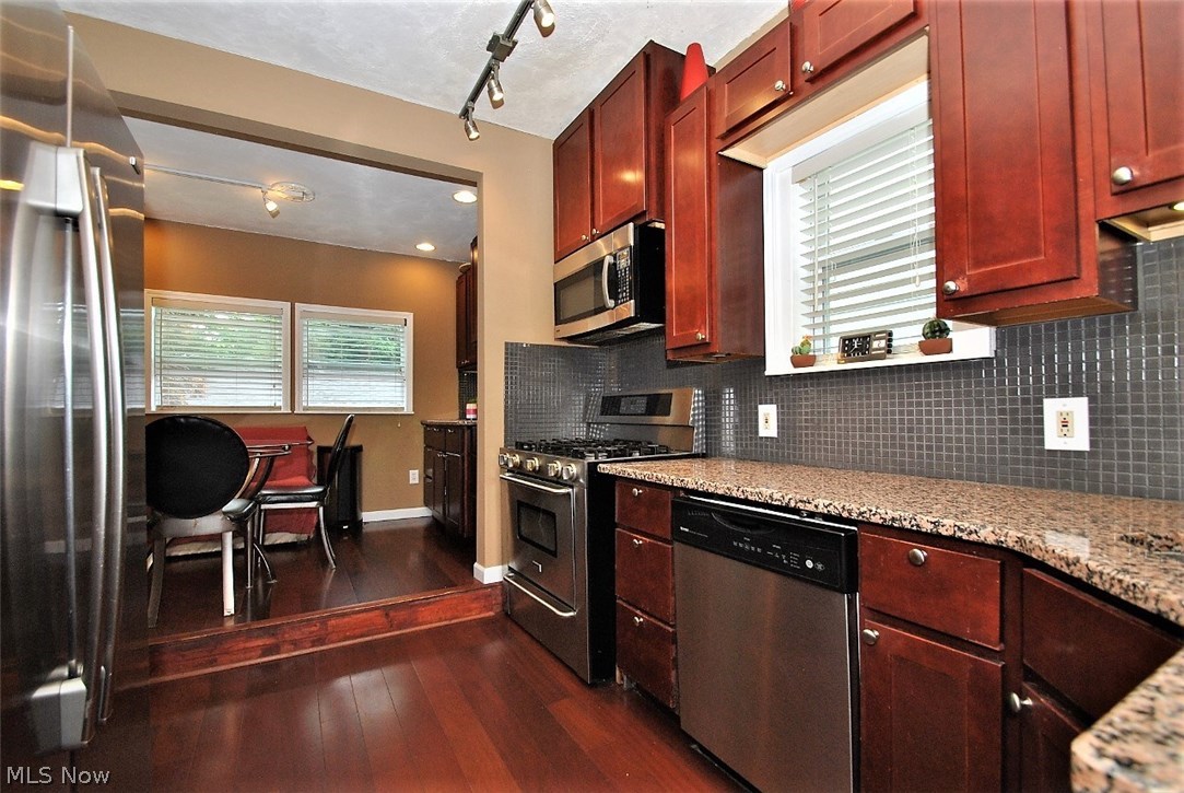1874 Grantham Road Cleveland, OH 44112 - Photo 15 of 32