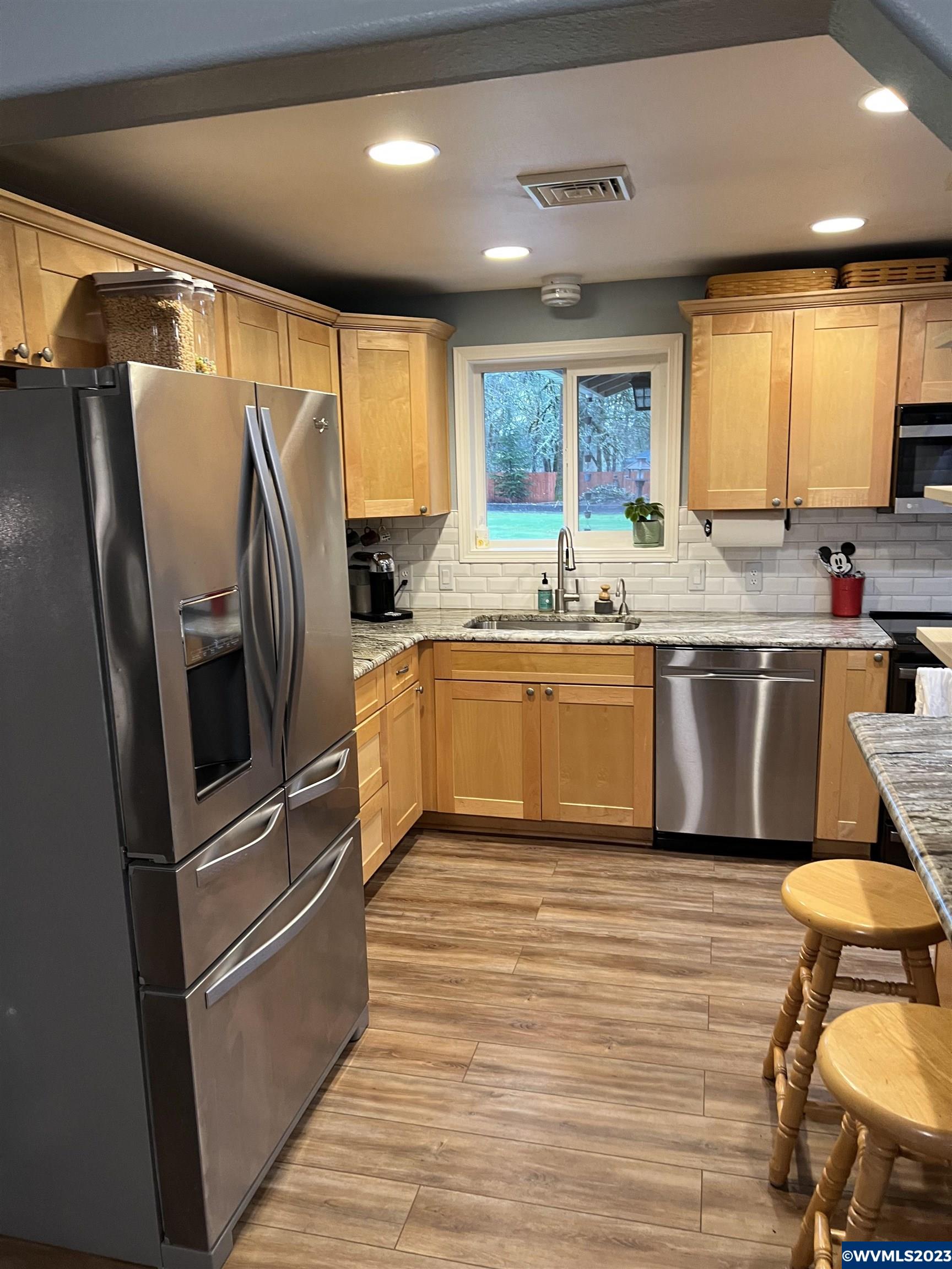 2376 Applegate Street Philomath, OR 97370 - Photo 5 of 32