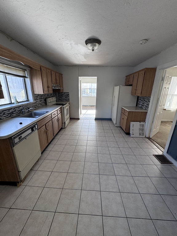 20 Buckminster Street Framingham, MA 01702 - Photo 3 of 24