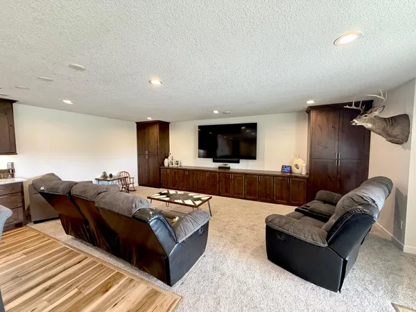 $800,000 | 2046 162nd Avenue Northeast, Andover, MN 55304