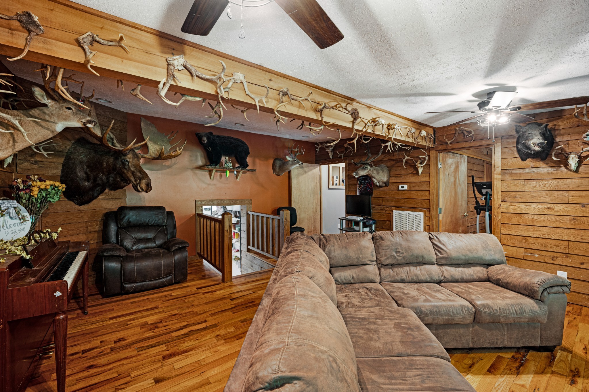715 Rogues Fork Road Bethpage, TN 37022 - Photo 13 of 68 a view of a living room with furniture