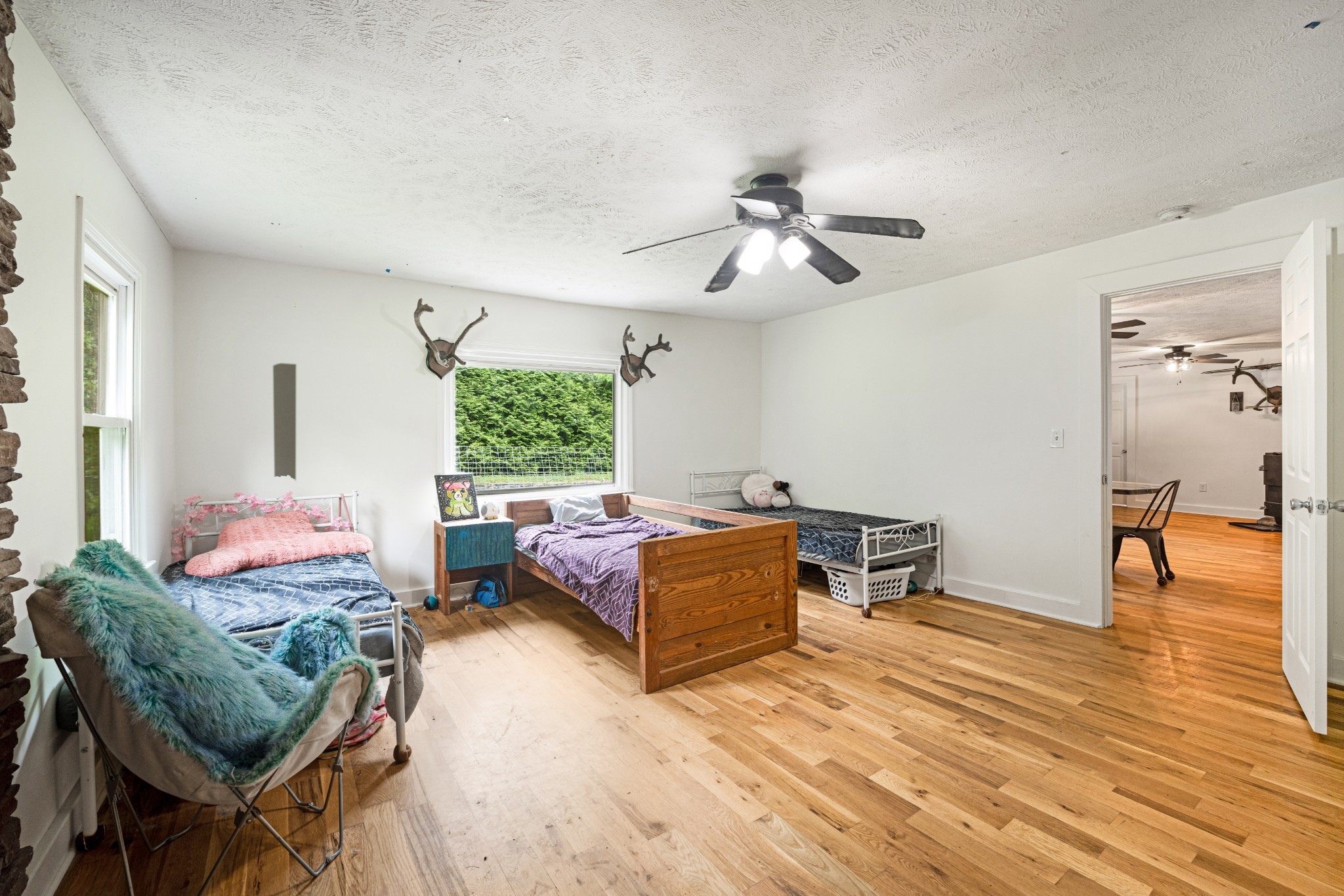 715 Rogues Fork Road Bethpage, TN 37022 - Photo 25 of 68 a living room with furniture and a wooden floor