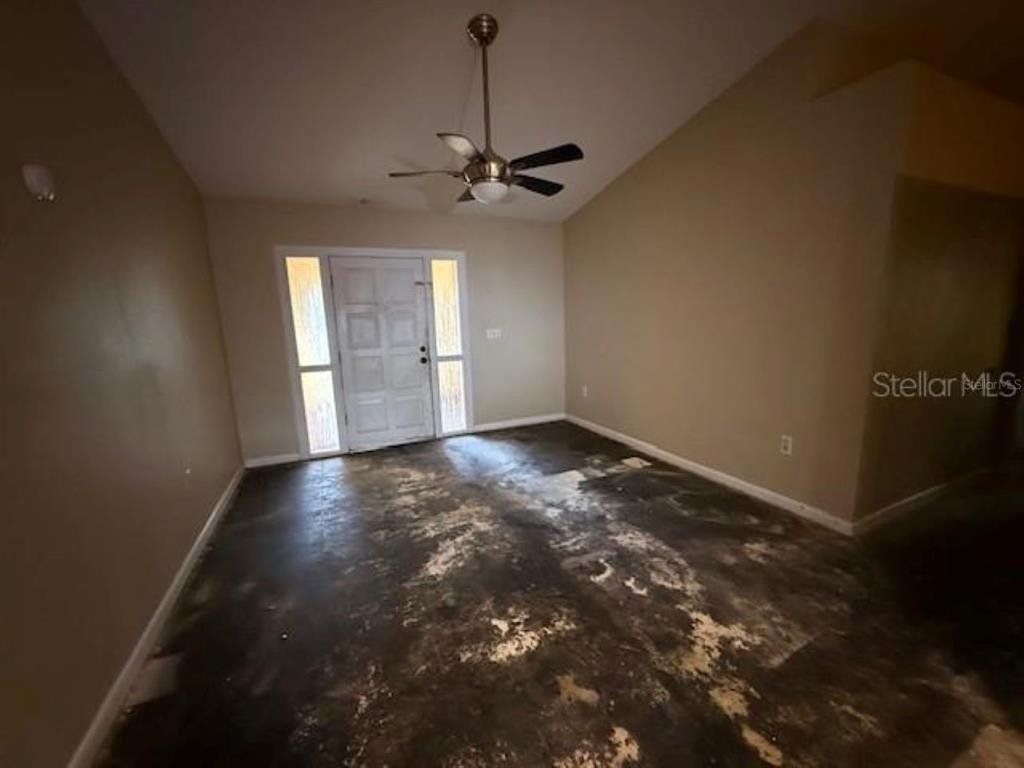 701 Madison Street Tavares, FL 32778 - Photo 2 of 12 en empty room with windows and ceiling fan