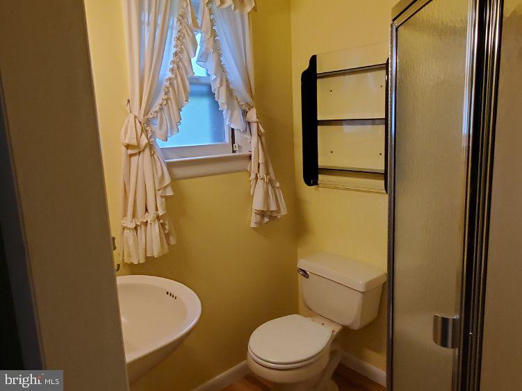 559 Erial Road Sicklerville, NJ 08081 - Photo 18 of 43 Primary bathroom