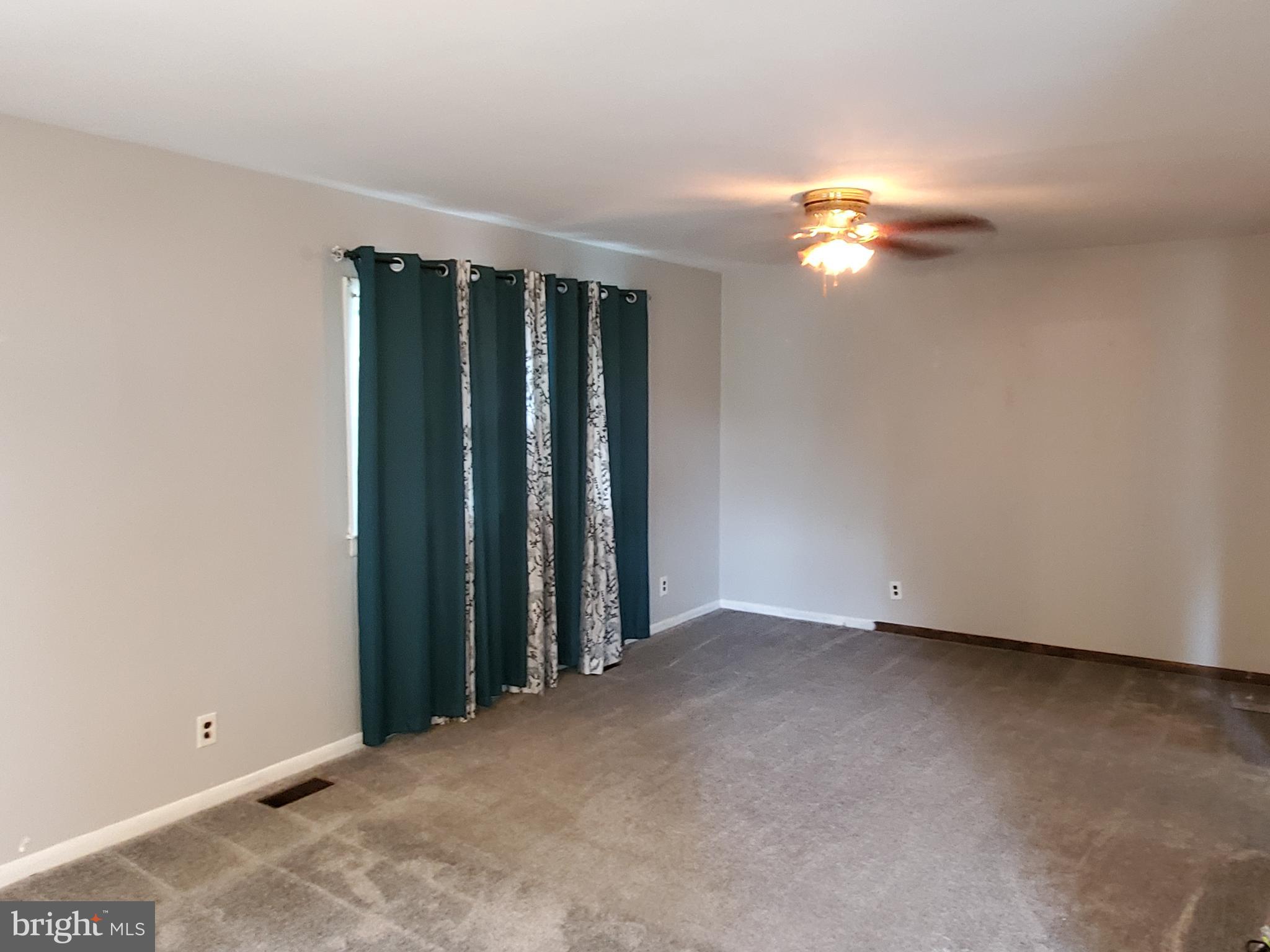 559 Erial Road Sicklerville, NJ 08081 - Photo 10 of 43 Living Room