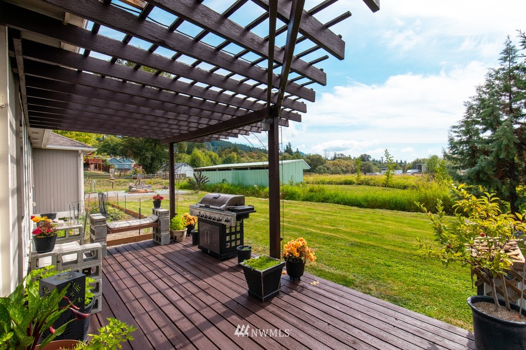 16722 Blodgett Road Mount Vernon, WA 98274 - Photo 11 of 37 a view of a terrace with hardwood