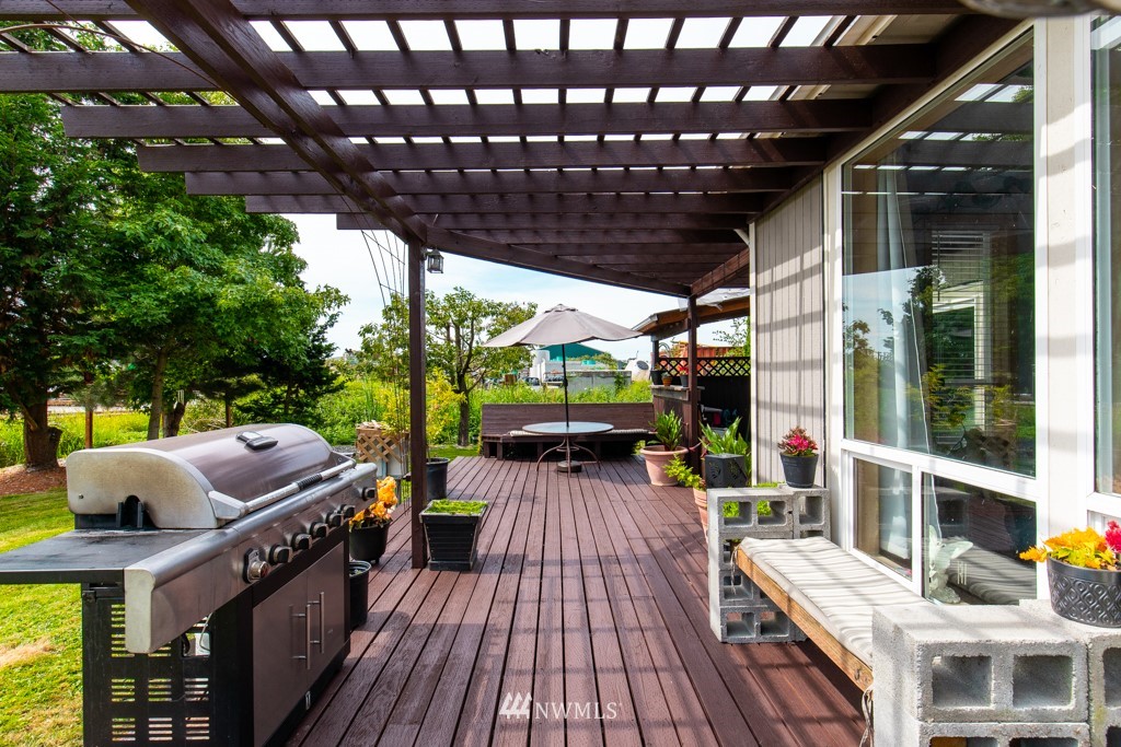 16722 Blodgett Road Mount Vernon, WA 98274 - Photo 13 of 37 a view of porch with seating space