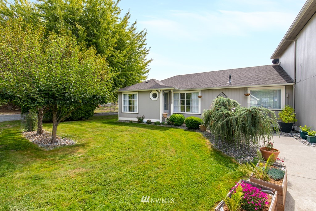 16722 Blodgett Road Mount Vernon, WA 98274 - Photo 3 of 37 a front view of a house with a yard