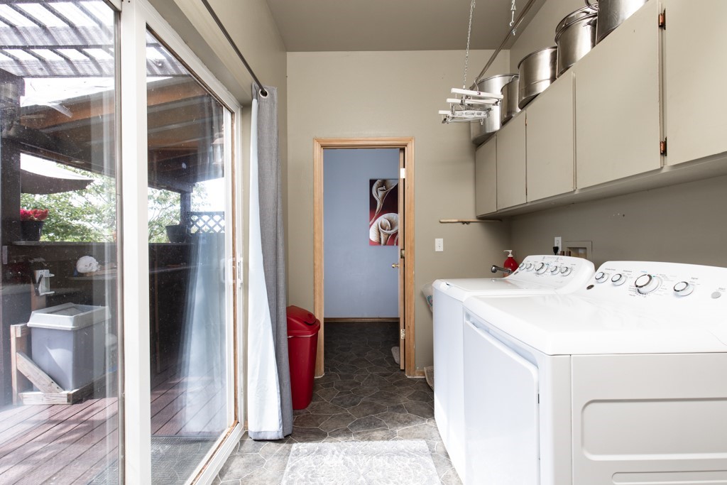 16722 Blodgett Road Mount Vernon, WA 98274 - Photo 28 of 37 a utility room with dryer and washer
