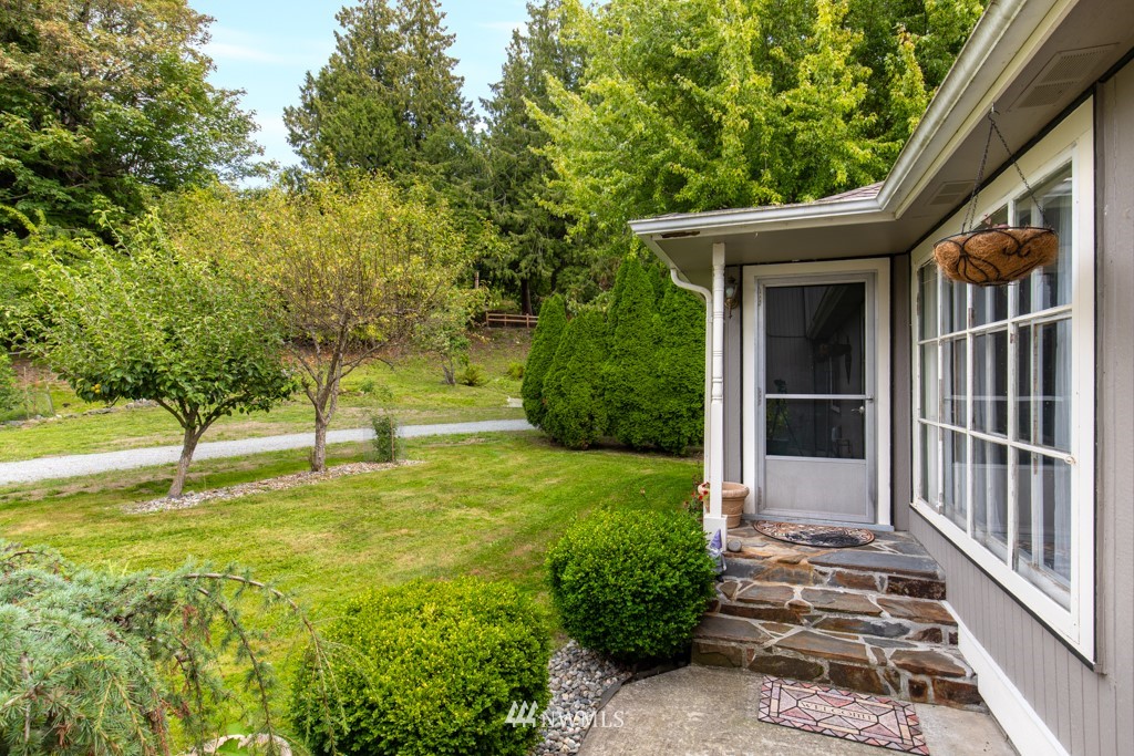 16722 Blodgett Road Mount Vernon, WA 98274 - Photo 4 of 37 a view of a house with a backyard