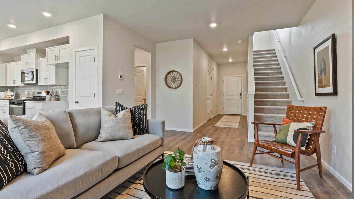 61175 Southeast Splendor Lane Bend, OR 97702 - Photo 6 of 35 006 great room