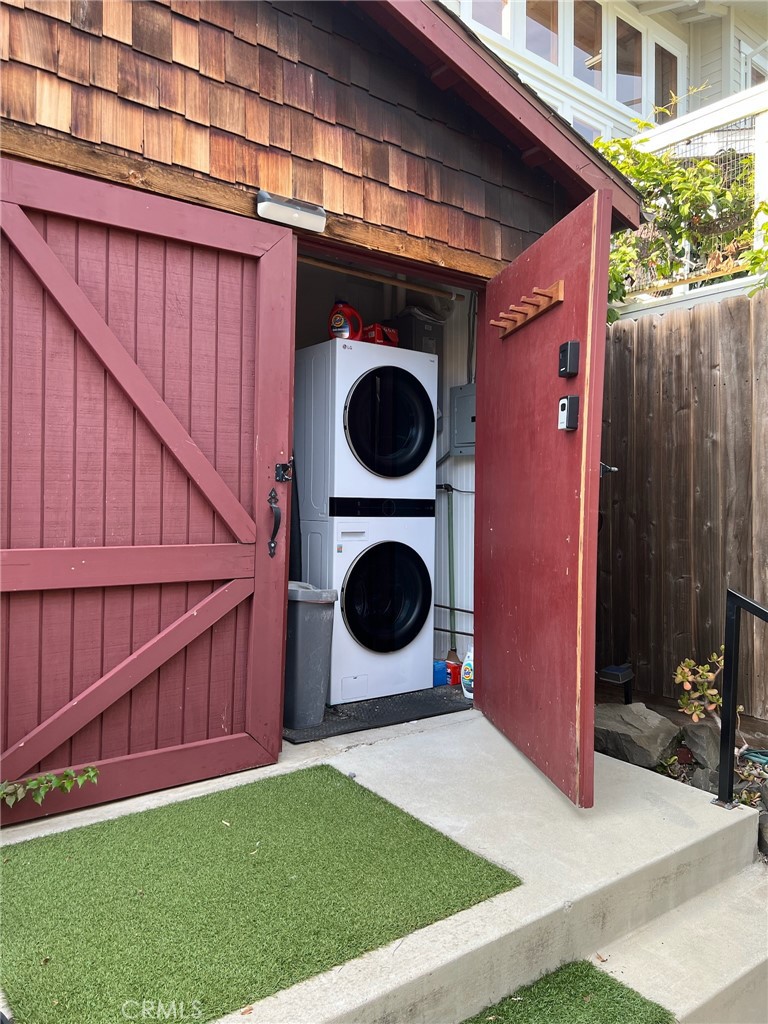 388 Hawthorne Road, Unit A Laguna Beach, CA 92651 - Photo 17 of 19 a backyard of a house with barbeque oven and fence