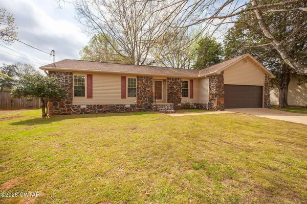 $215,000 | 222 Dustin Drive, Jackson, TN 38301