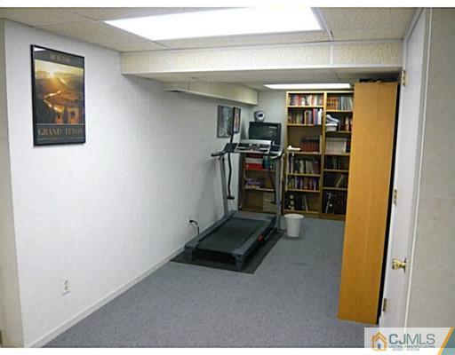12 Celler Road Edison, NJ 08817 - Photo 15 of 16 Gallery Image 15
