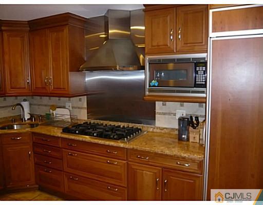 12 Celler Road Edison, NJ 08817 - Photo 4 of 16 Gallery Image 4