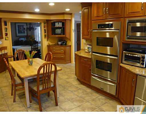 12 Celler Road Edison, NJ 08817 - Photo 5 of 16 Gallery Image 5