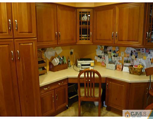 12 Celler Road Edison, NJ 08817 - Photo 6 of 16 Gallery Image 6