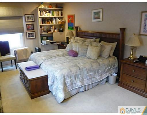 12 Celler Road Edison, NJ 08817 - Photo 10 of 16 Gallery Image 10