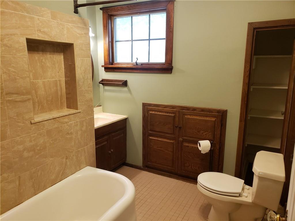 148 Spring Grove Road Pittsburgh, PA 15235 - Photo 14 of 23 Gallery Image 14