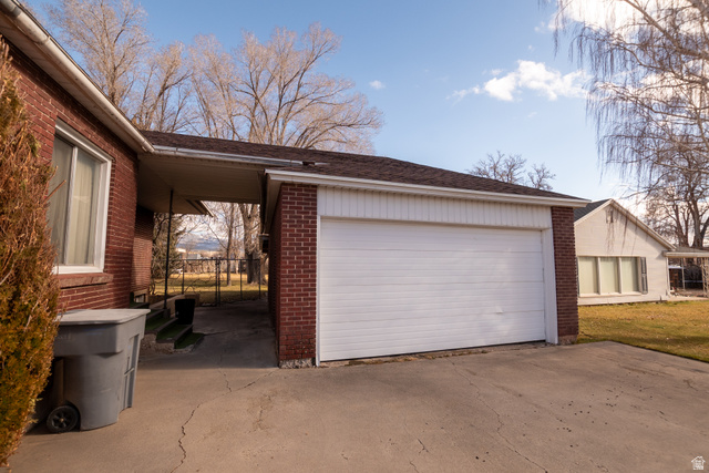 160 North 100 W Street Beaver, UT 84713 - Photo 4 of 36 View of garage
