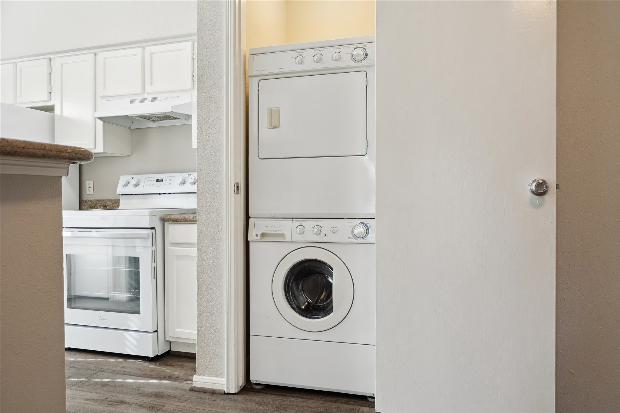 7575 Cambridge Street, Unit 1003 Houston, TX 77054 - Photo 11 of 27 a utility room with dryer and washer