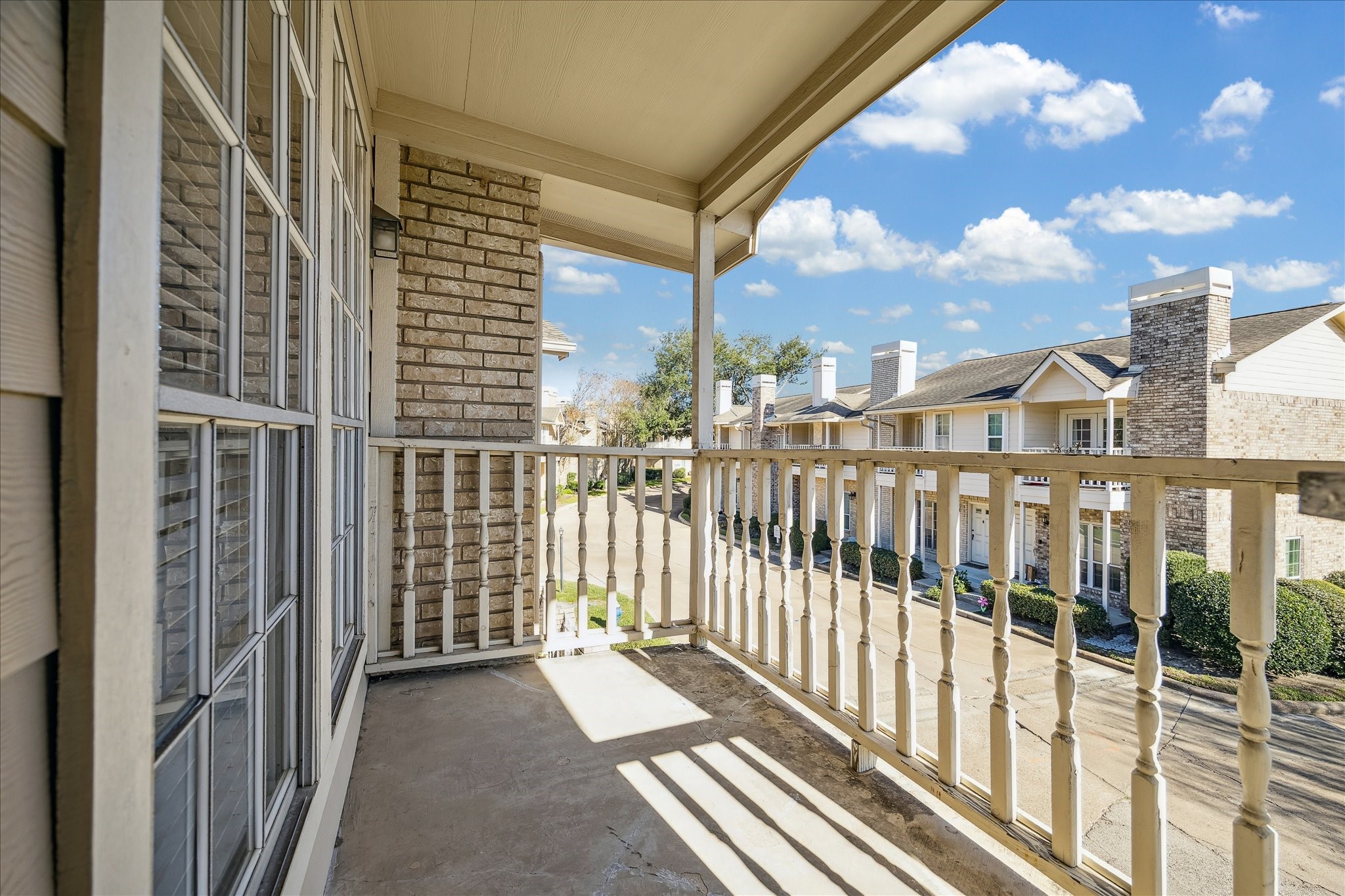 7575 Cambridge Street, Unit 1003 Houston, TX 77054 - Photo 18 of 27 a view of a balcony with city view