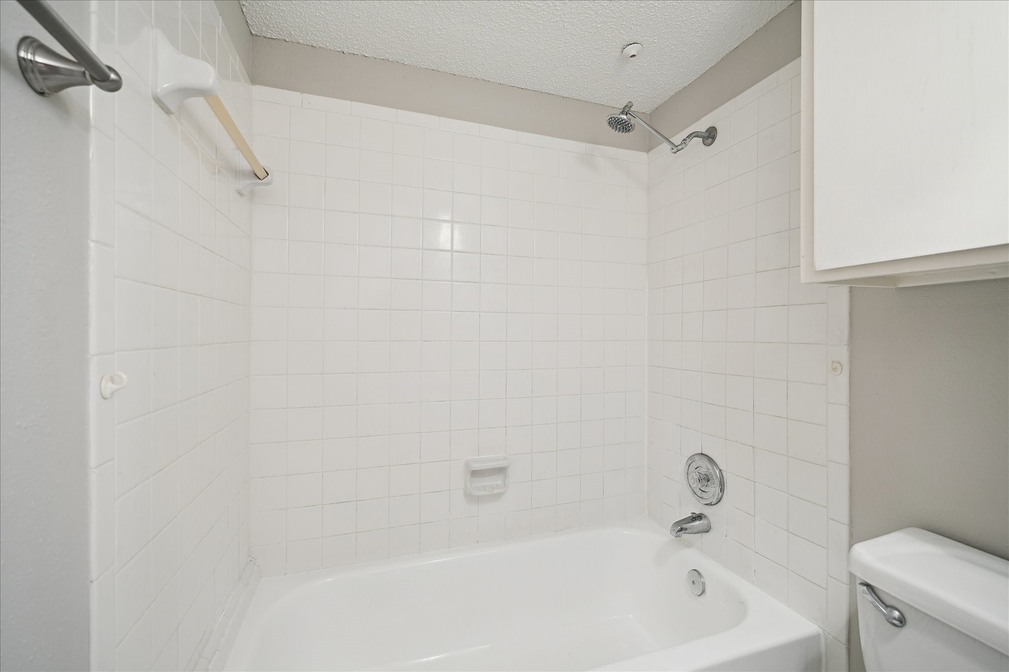 7575 Cambridge Street, Unit 1003 Houston, TX 77054 - Photo 24 of 27 a bathroom with a bathtub and a shower