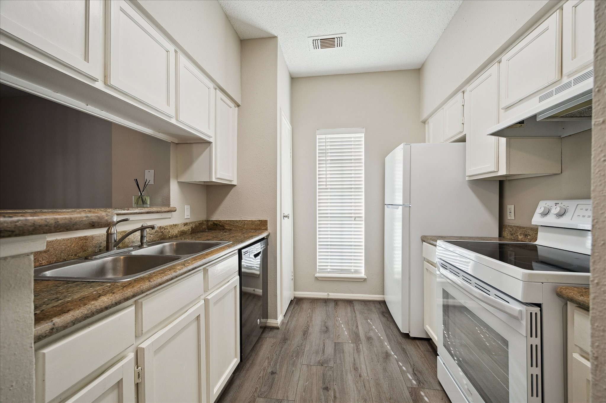 7575 Cambridge Street, Unit 1003 Houston, TX 77054 - Photo 6 of 27 a kitchen with stainless steel appliances granite countertop a sink stove and refrigerator