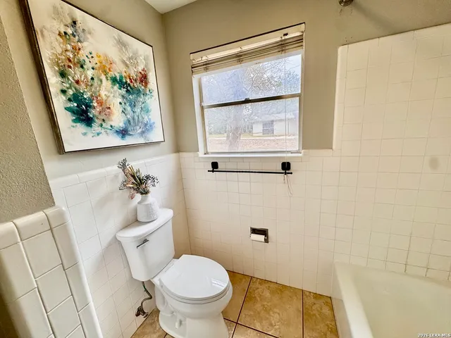 $3,200 | 131 Canyon Oaks Drive, Hollywood Park, TX 78232