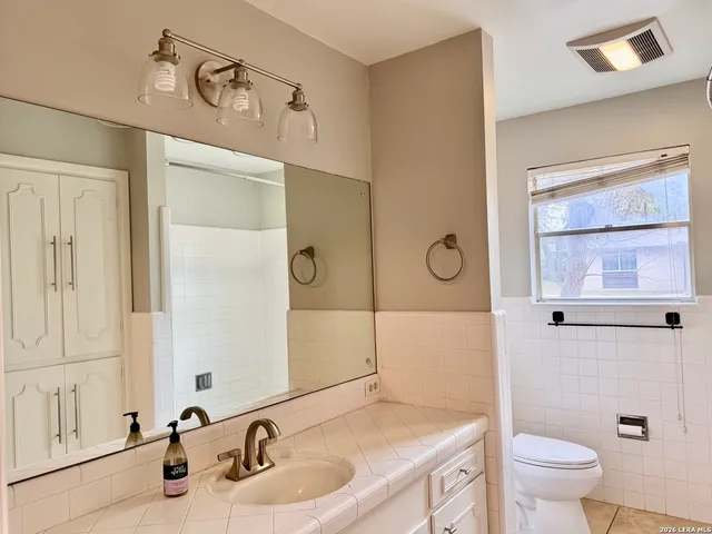 $3,200 | 131 Canyon Oaks Drive, Hollywood Park, TX 78232