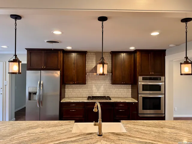 $3,200 | 131 Canyon Oaks Drive, Hollywood Park, TX 78232