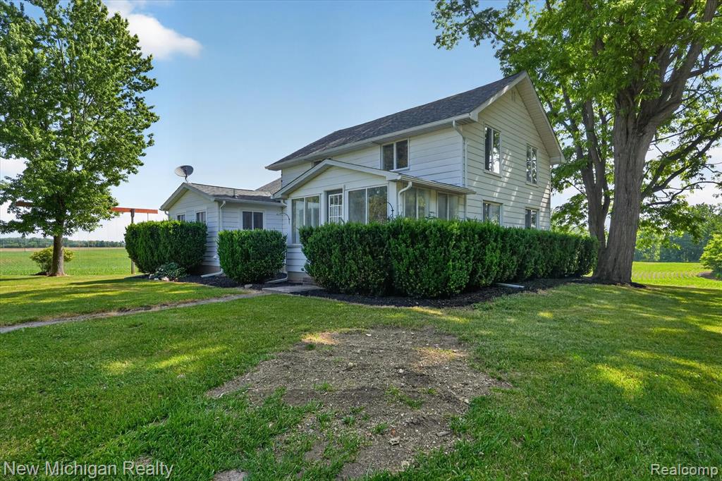 11374 Lahring Road Gaines, MI 48436 - Photo 4 of 66