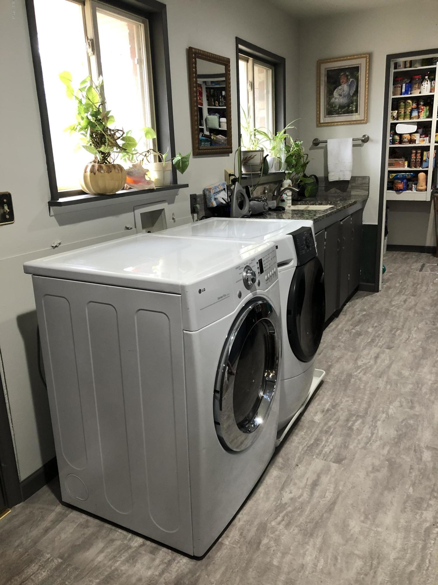 162 Schut Road Moxee, WA 98936 - Photo 12 of 31 Laundry