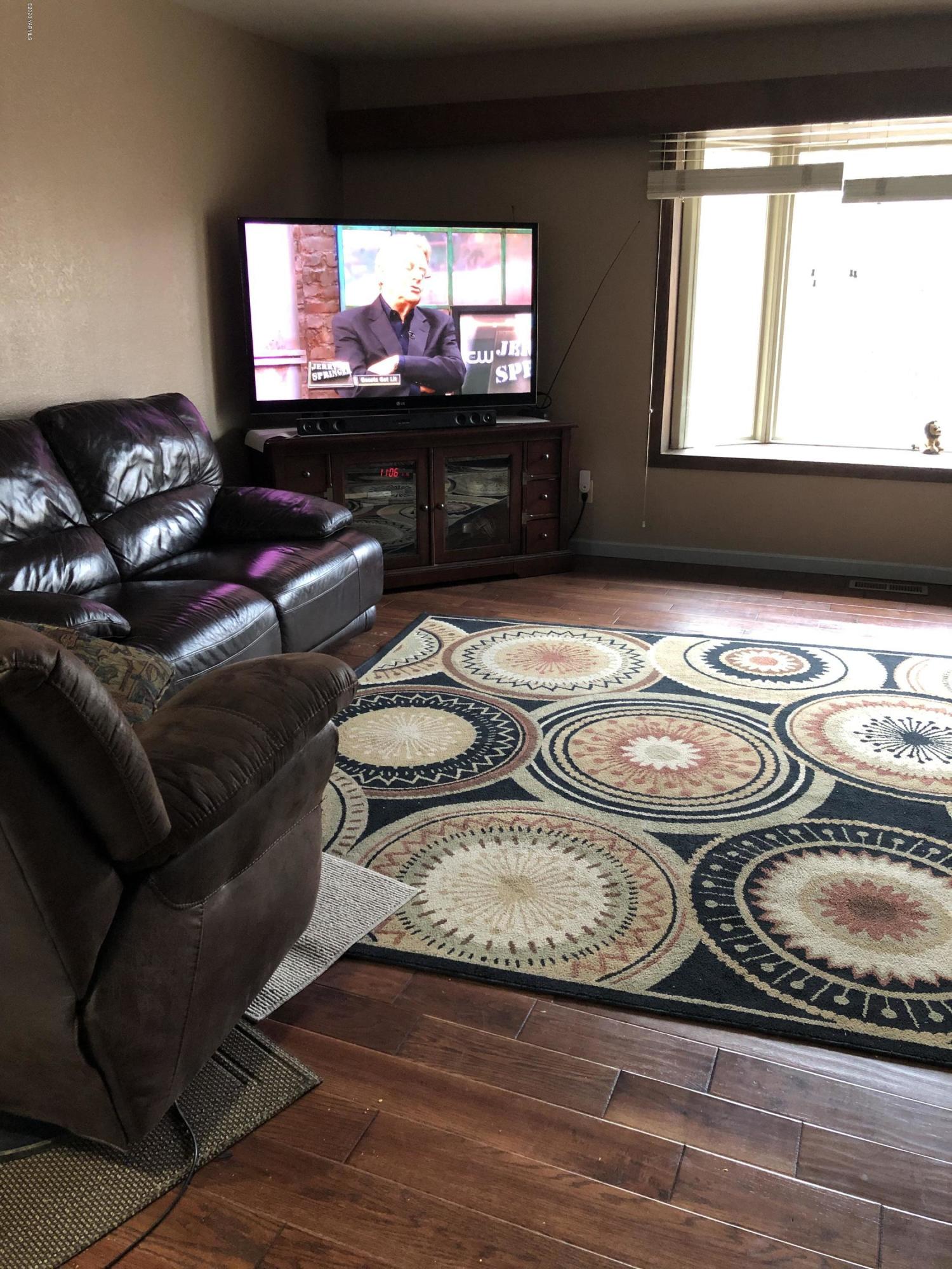 162 Schut Road Moxee, WA 98936 - Photo 13 of 31 Living room