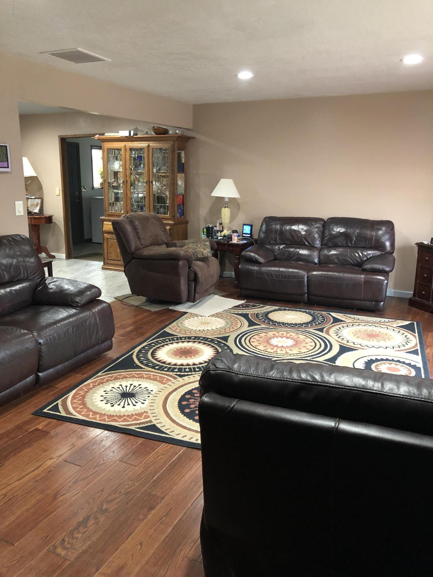 162 Schut Road Moxee, WA 98936 - Photo 14 of 31 Living room 2